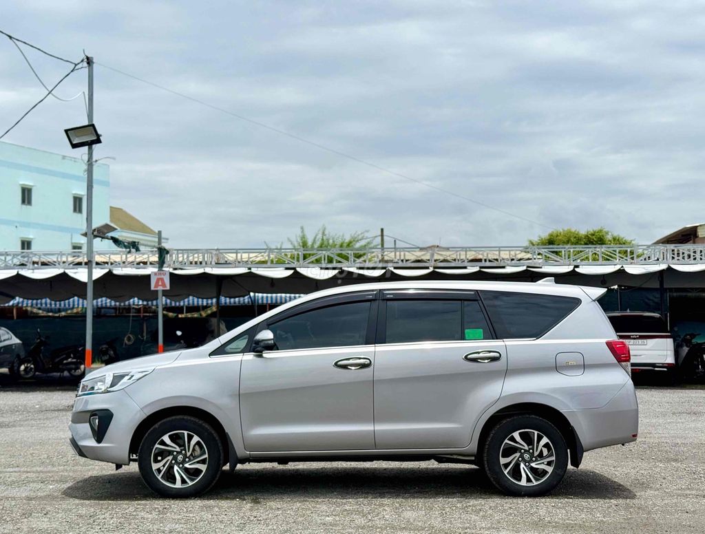 Toyota Innova 2.0E июль 2023 МКПП, отличное состояние, кредит 70%