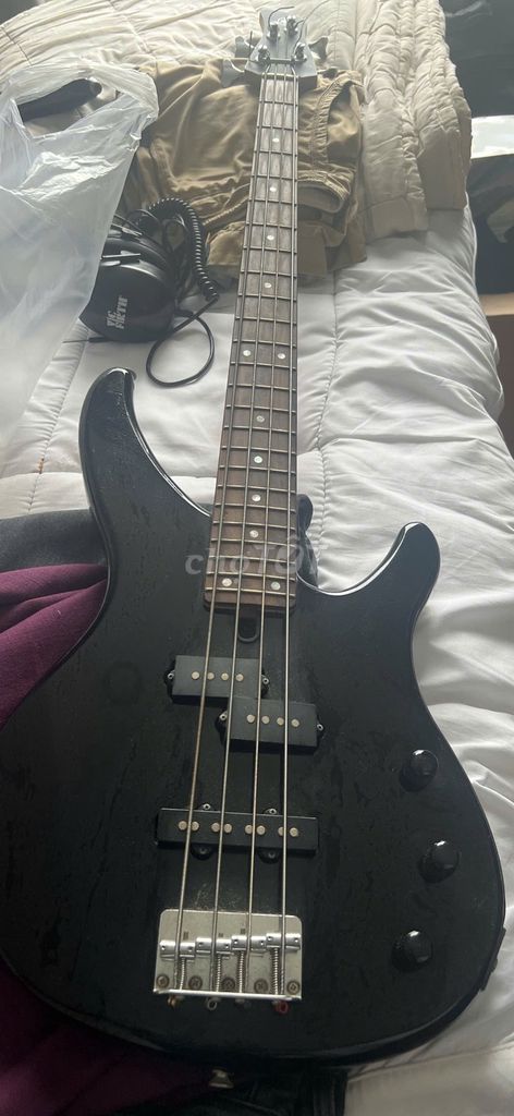 Đàn guitar bass 4 dây màu Đen. Mua bán Nhạc cụ tại Quận 7 Tp Hồ Chí Minh được đăng bởi Huong Nguyen hình 1
