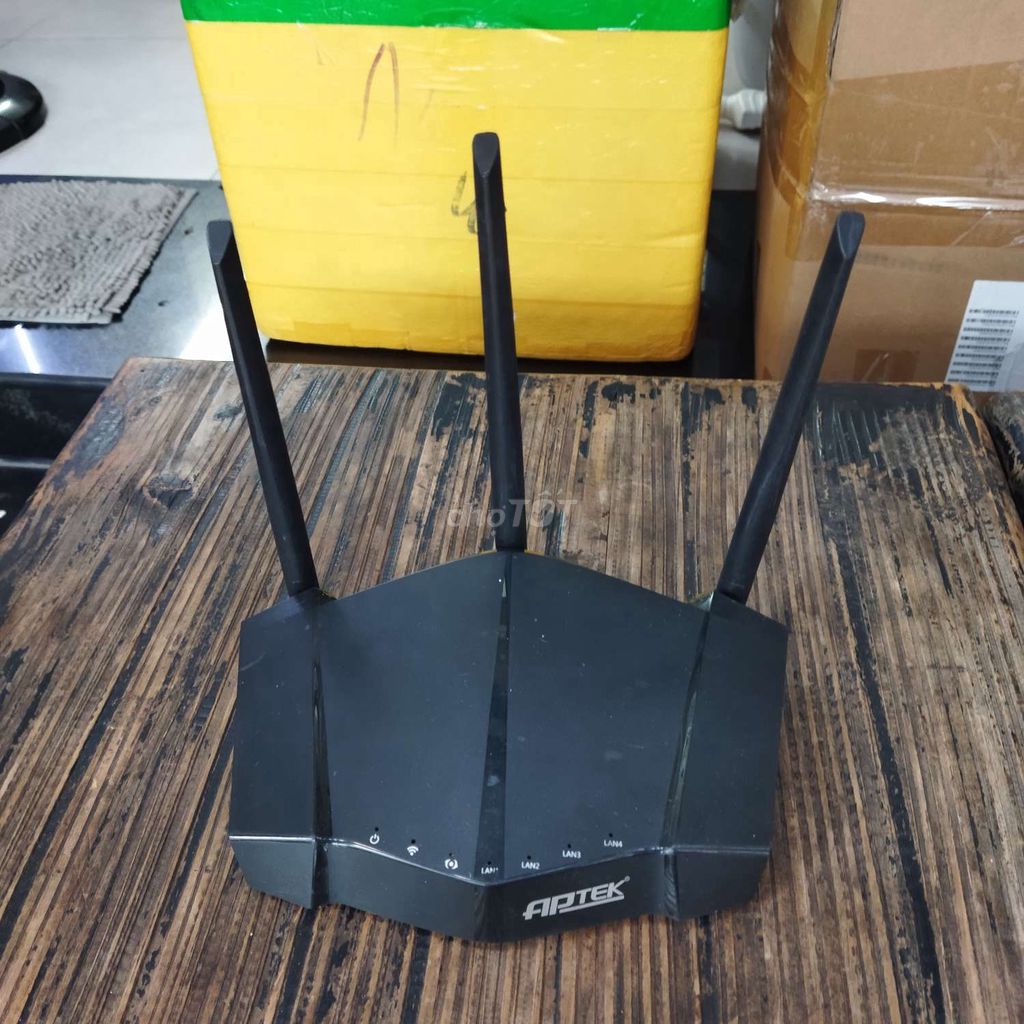 Phát wifi Aptek N303 sóng xa, xuyên tường.