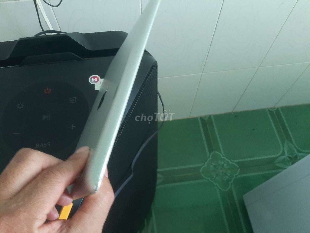Ipod 3 quốc tế 16gb đọc báo giải trí..... Mua bán Máy tính bảng tại Thành phố Long Xuyên An Giang được đăng bởi võ thanh kim hình 2