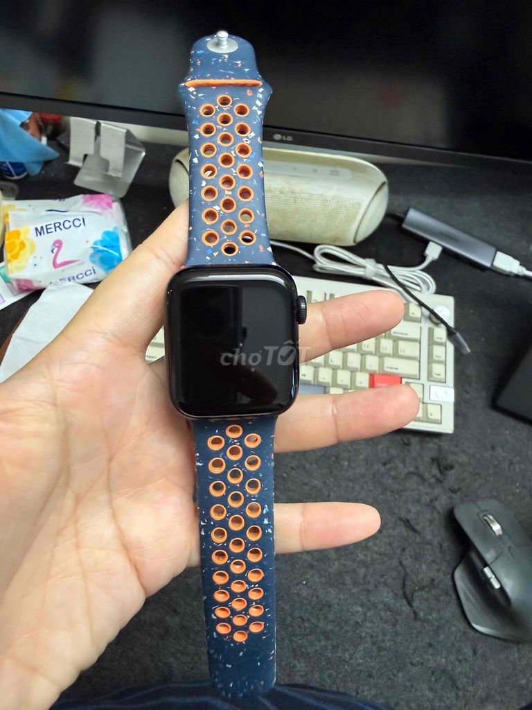 Apple Watch SE 2 Nhôm Đen 40mm. Mua bán Thiết bị đeo thông minh tại Quận Long Biên Hà Nội được đăng bởi Fred hình 1