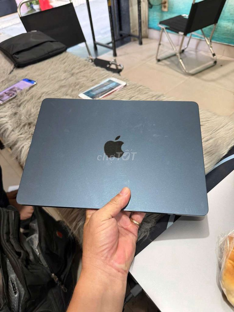 Apple Macbook Air M2 Xanh 16GB/256GB 99%. Mua bán Laptop tại Quận Bình Thạnh Tp Hồ Chí Minh được đăng bởi Hoàng Giang hình 1