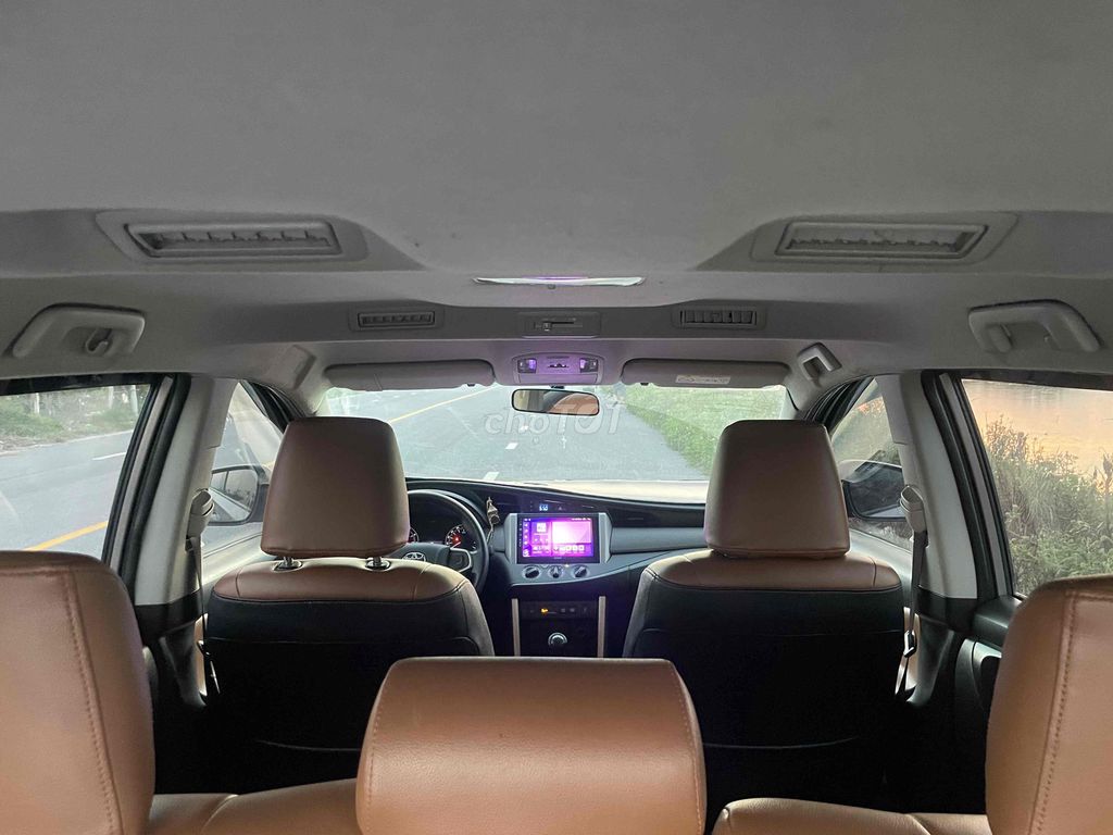Toyota Innova E 2017 механическая коробка коричневый