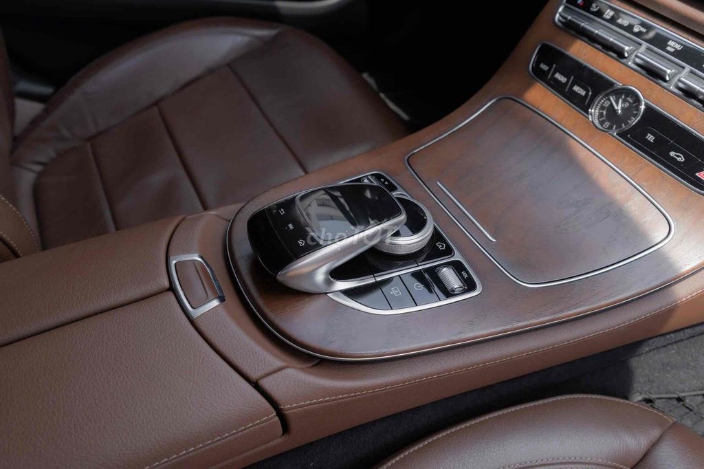 E200 Facelift - 2019 màu trắng/ nt nâu sang trọng. Mua bán Ô tô tại Quận 7 Tp Hồ Chí Minh được đăng bởi Dương Phương hình 17