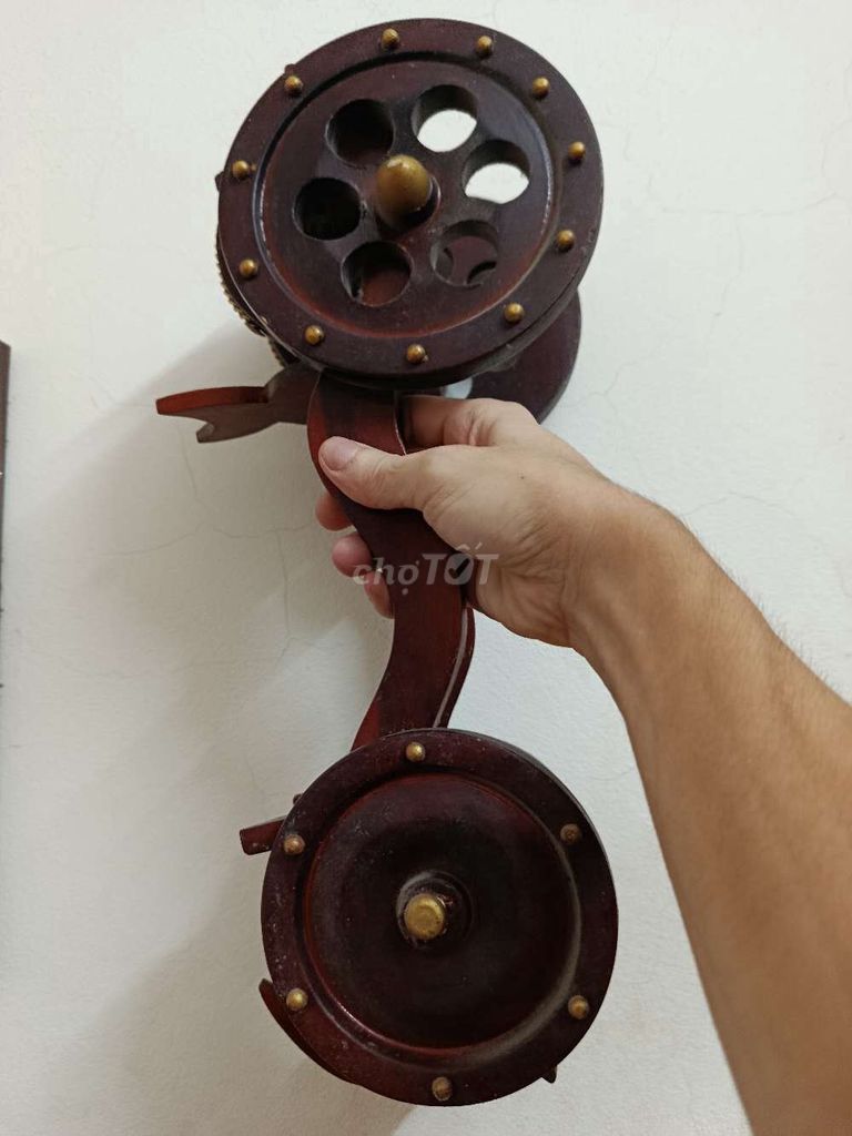 Bánh Xe Pháp Luân Đồ trang trí Gỗ Nâu đỏ Cổ điển . Mua bán Cây cảnh, đồ trang trí tại Quận Tây Hồ Hà Nội được đăng bởi New Trendy Way hình 1