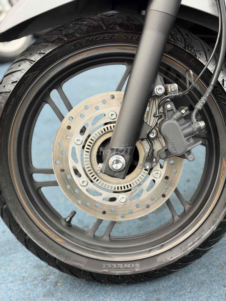 SH 350i ABS 2025, серый, 8 карат, 1 ДЕРЖАТЕЛЬ (С ЗАМЕНОЙ АВТОМОБИЛЯ)