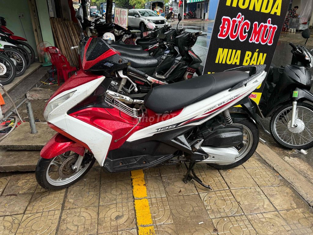 Honda Air Blade 2023 Красно-белый