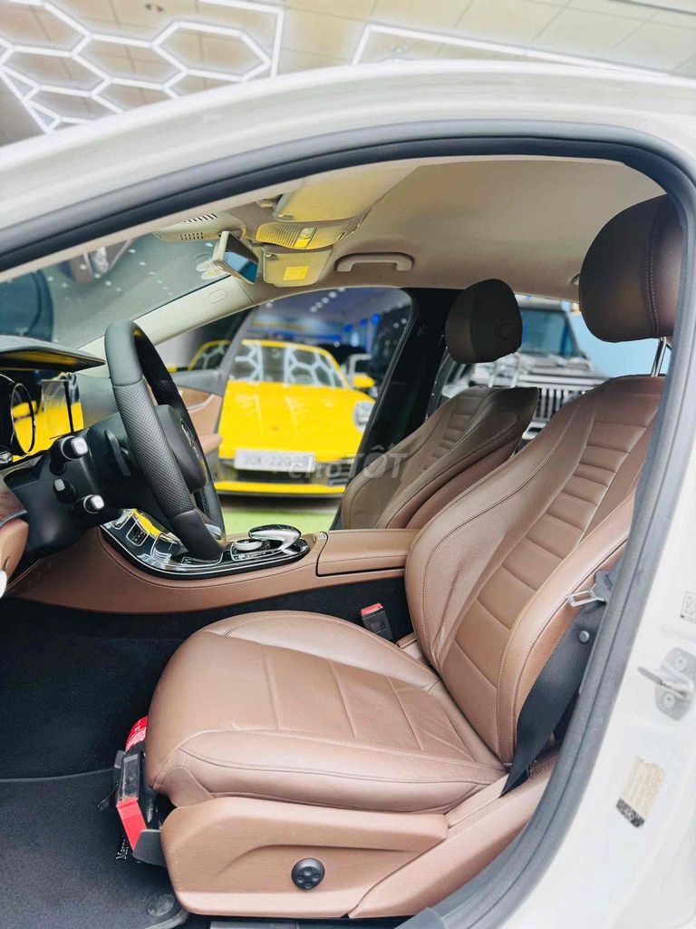 Mercedes Benz E200 Model 2017. Mua bán Ô tô tại Quận 8 Tp Hồ Chí Minh được đăng bởi Hồng Phúc hình 4