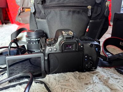 Combo Canon 77d + len 18-55 STM + Túi xách canon