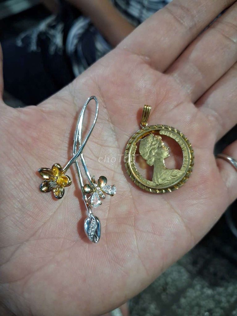 Cài áo PNJ Bạc925 và mặt cô gái. Mua bán Phụ kiện thời trang khác tại Thành phố Long Xuyên An Giang được đăng bởi THẢO LX hình 1