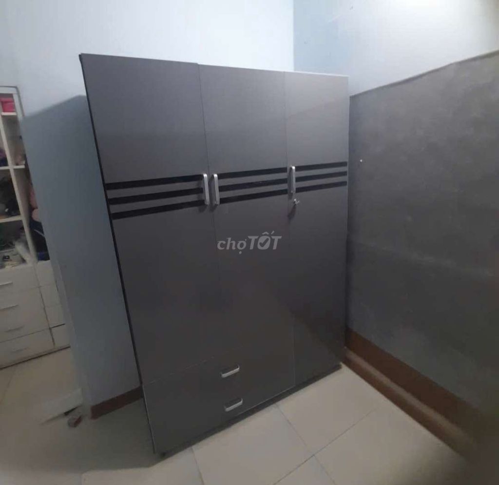 TỦ NHỰA 3 CÁNH KHUNG MÀU ĐEN CÁNH XÁM DÁN CHỈ ĐEN. Mua bán Tủ, kệ gia đình tại Thị xã Tân Uyên Bình Dương được đăng bởi Tủ nhựa đài loan hoàng quân hình 1