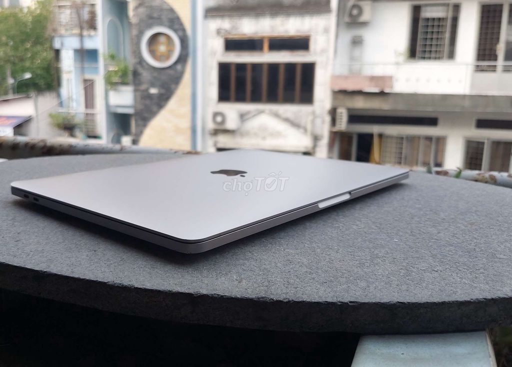 👉Bán 7 900 000đ. Macbook Pro 2020 i5 8GB 512Gb