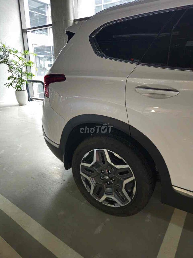 Hyundai Santa Fe 2024 Cao cấp 2.2L HTRAC - 13000 k. Mua bán Ô tô tại Quận Cầu Giấy Hà Nội được đăng bởi MR tuyền hình 6