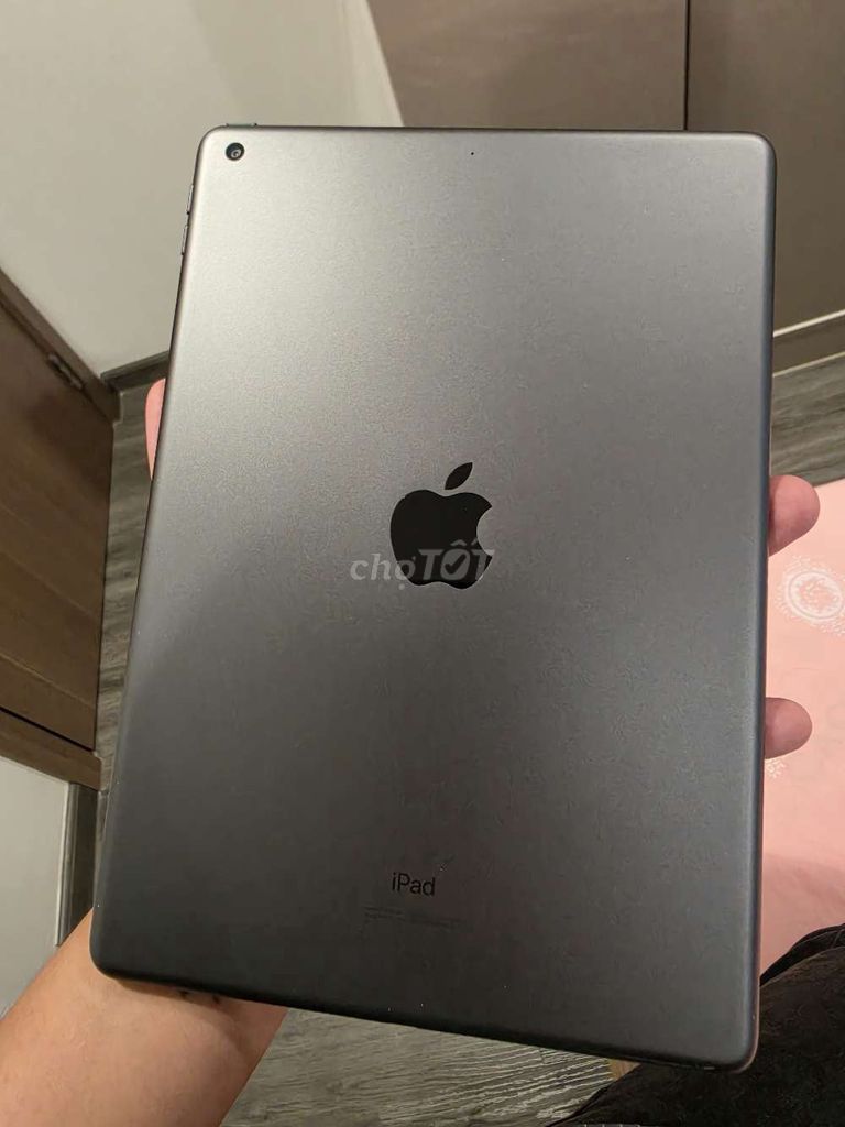 Apple iPad Gen 8 32GB Xám 99%. Mua bán Máy tính bảng tại Huyện Gia Lâm Hà Nội được đăng bởi Tường Vĩ Lê Ngô hình 1