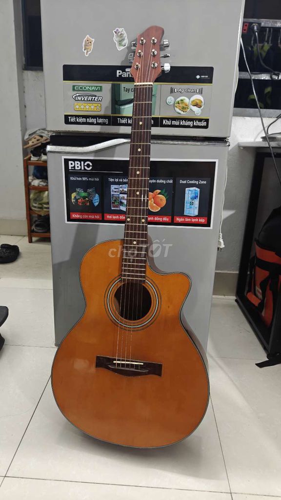Đàn guitar Nâu Còn mới. Mua bán Nhạc cụ tại Quận Ngũ Hành Sơn Đà Nẵng được đăng bởi Trịnh Tới hình 1
