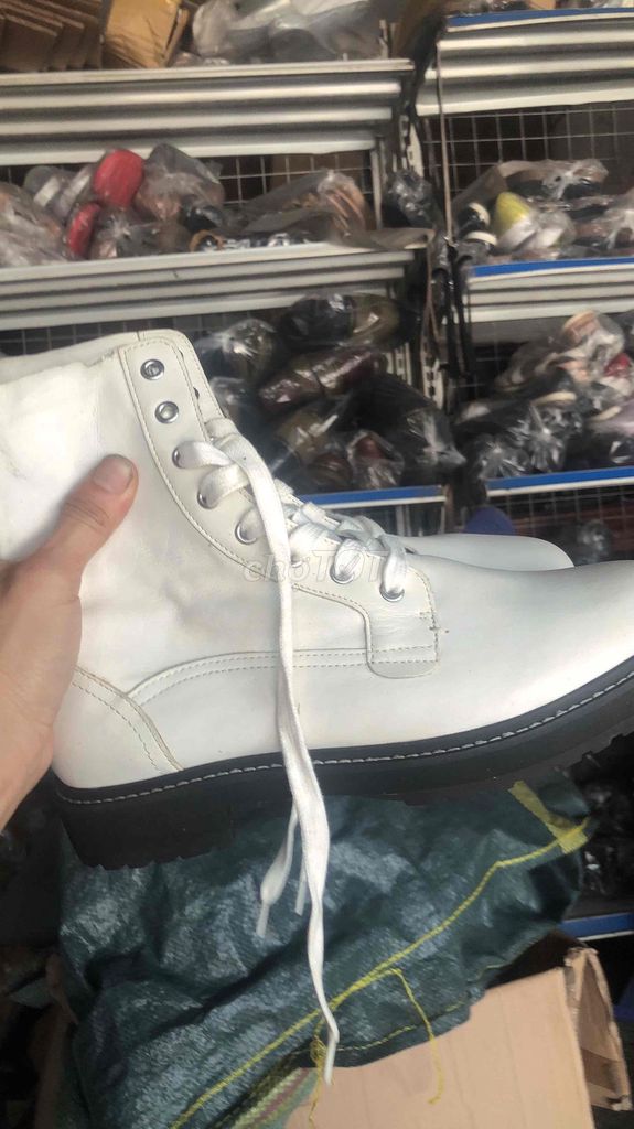 Giày boot Boss Nam Da Trắng size 40-41. Mua bán Giày dép tại Quận Gò Vấp Tp Hồ Chí Minh được đăng bởi Vodinhcuong hình 1