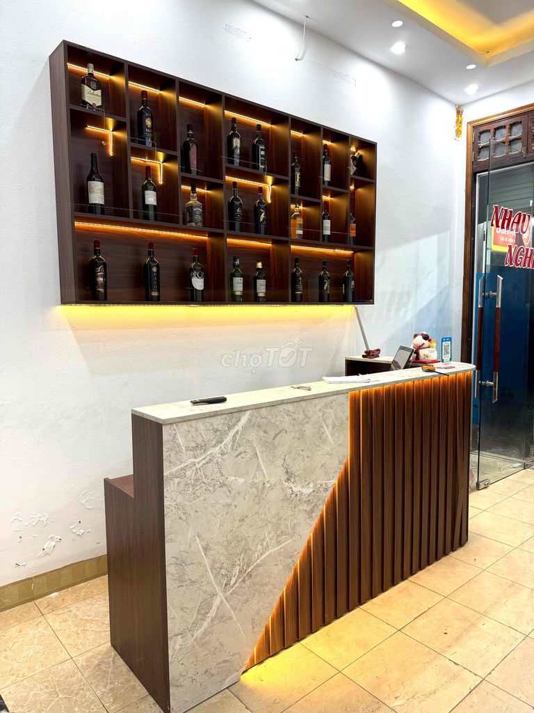 Quầy thu ngân và kệ rượu còn mới. Mua bán Tủ, kệ gia đình tại Huyện Thanh Trì Hà Nội được đăng bởi Giang Nguyễn hình 1
