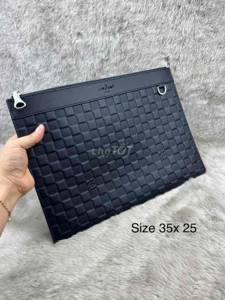 Clutch cầm tay LOUIS VUITTON size 35x25 tag hiệu