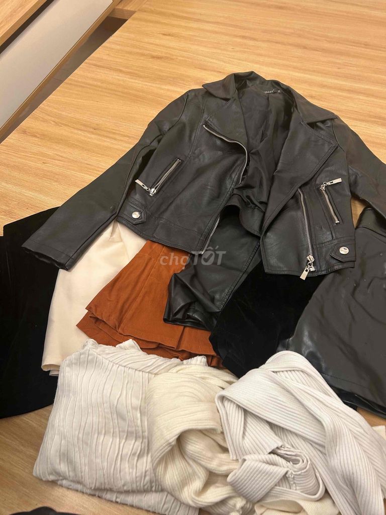 Quần áo bé trai và giày size 32, size 42 Còn mới. Mua bán Giày dép tại Quận Ba Đình Hà Nội được đăng bởi Tran Dieu Linh hình 1