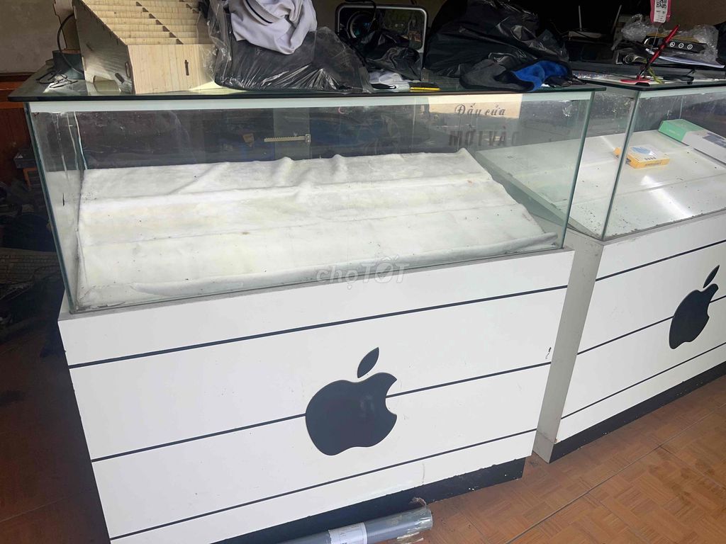 Tủ trưng bày điện thoại Kính Gỗ Trắng. Mua bán Tủ, kệ gia đình tại Huyện Đông Anh Hà Nội được đăng bởi Anh hình 1
