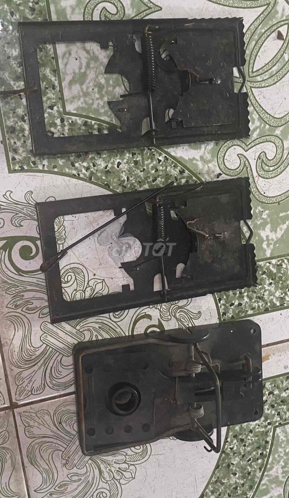 Bẫy chuột kim loại màu đen( 3 cai). Mua bán Đồ chuyên dụng, Giống nuôi trồng tại Quận 12 Tp Hồ Chí Minh được đăng bởi Vinh hình 1