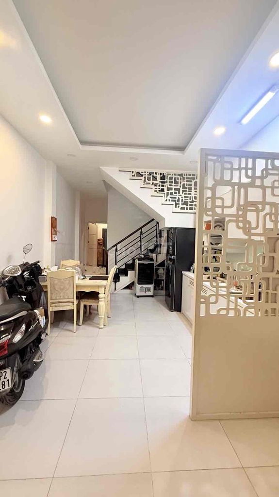 Рядом с Фам Ван Донг – Крепкий дом, можно сразу жить, 3 этажа, площадь 53м²