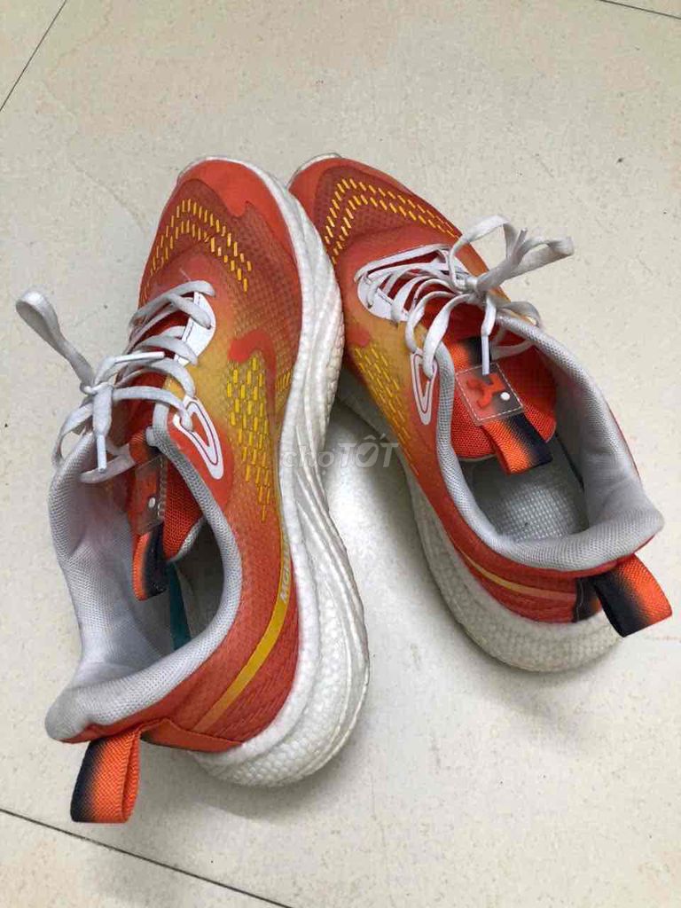 (auth thanh lý)  MGHUMER chạy bộ. Mua bán Giày dép tại Huyện Phú Xuyên Hà Nội được đăng bởi Auth 2hand  hình 1