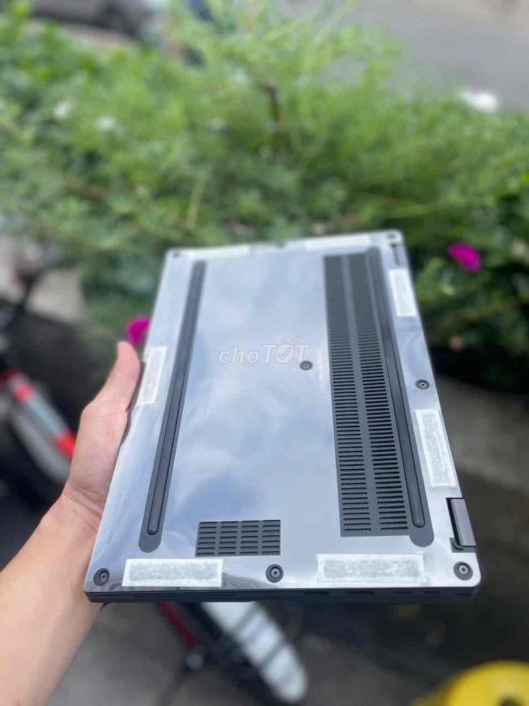 Em có con máy latitude 7390 không dùng tới cần pas