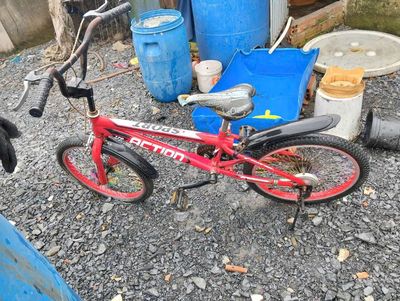 Xe đạp trẻ em Action màu Đỏ. Mua bán Xe đạp tại Huyện Bình Chánh Tp Hồ Chí Minh được đăng bởi Lê Hoàng phúc Lê