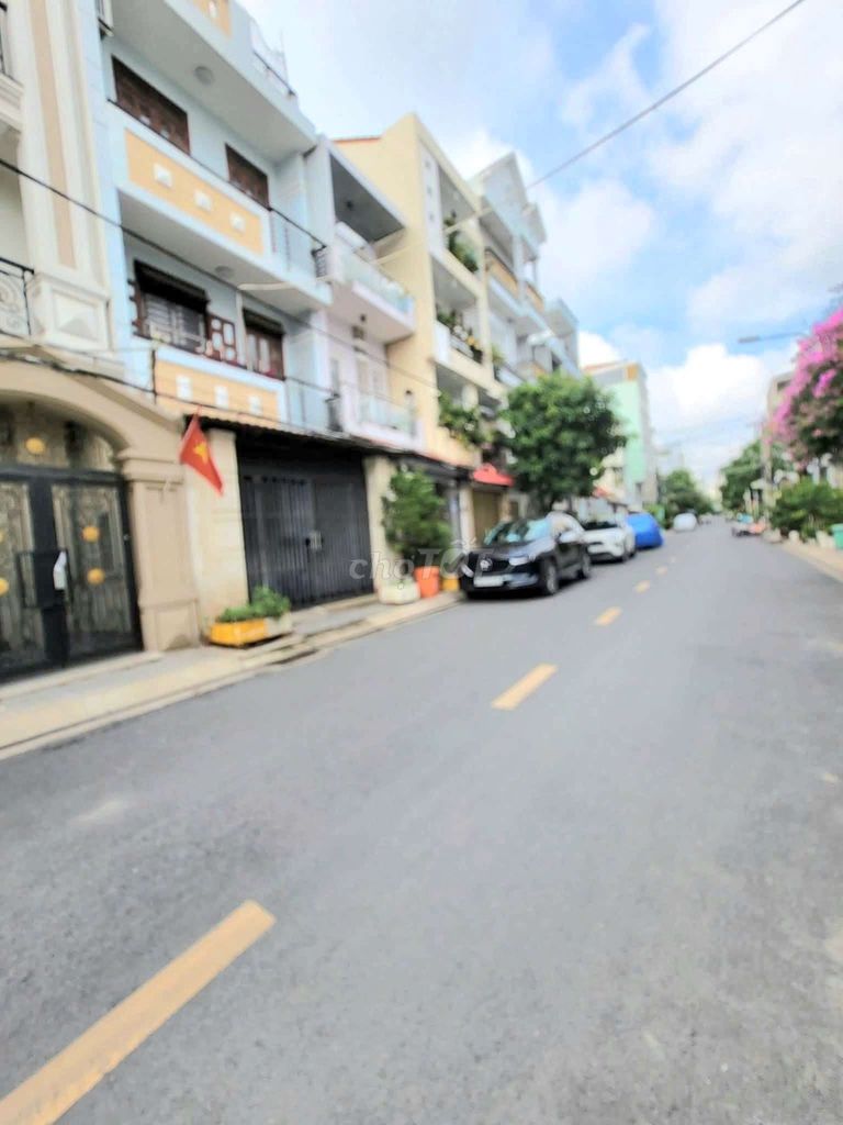 Bán nhà mặt tiền đường số Lâm Văn Bền, Quận 7, (4x19.5m), 6 tỷ