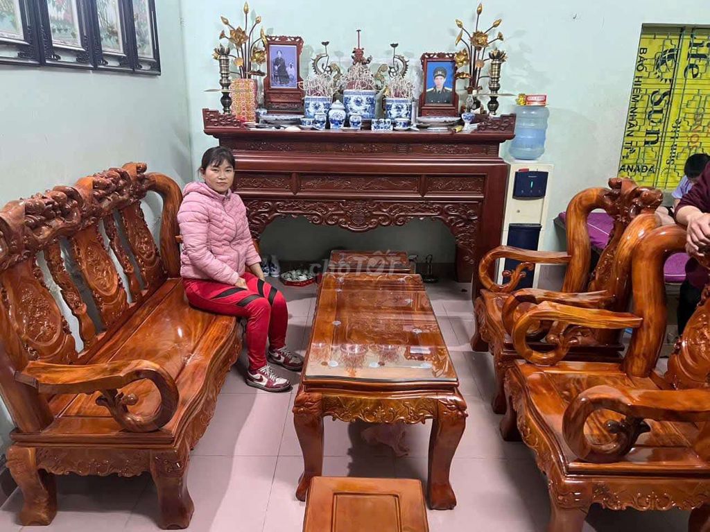Bộ bàn ghế phòng khách Gỗ Nâu. Mua bán Bàn ghế tại Huyện Phú Vang Thừa Thiên Huế được đăng bởi bảo ngọc hoàng anh hình 1