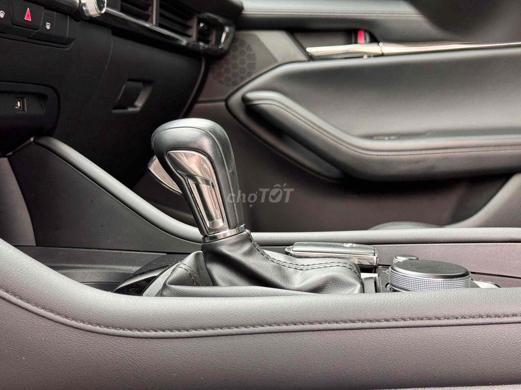 Mazda 3 1.5 Luxury - Sedan - 23.000km. Mua bán Ô tô tại Quận 8 Tp Hồ Chí Minh được đăng bởi Cửa hàng ô tô cũ TRUST CARS hình 18