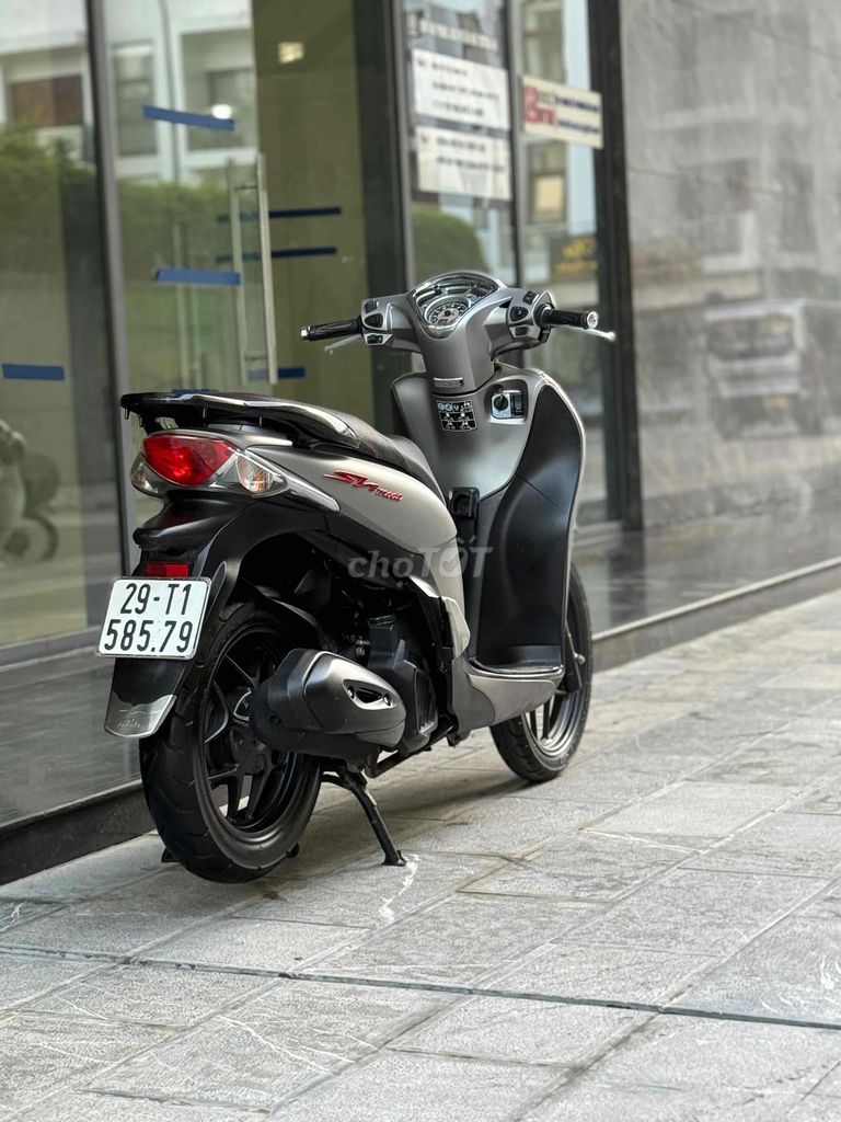 Sh mode smartkey thể thao bạc nhám 585.79. Mua bán Xe máy tại Quận Ba Đình Hà Nội được đăng bởi Xe Máy Nam Thi hình 4