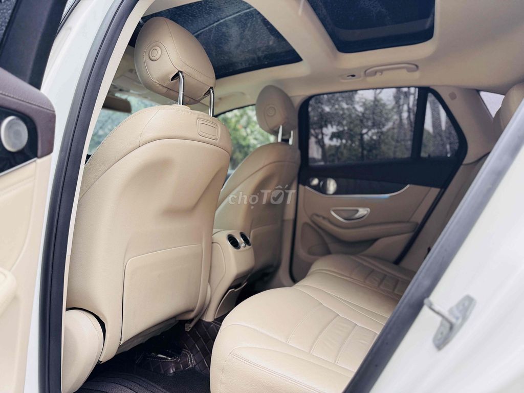 GLC300 4Matic Trắng Kem 8v7 Km (Bao Check). Mua bán Ô tô tại Quận Bình Tân Tp Hồ Chí Minh được đăng bởi Huỳnh Thiên Bảo hình 18