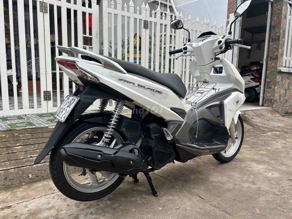 Honda Airblade 125Fi CHÍNH CHỦ khoá lớn. Mua bán Xe máy tại Thành phố Mỹ Tho Tiền Giang được đăng bởi Trân Phong hình 9