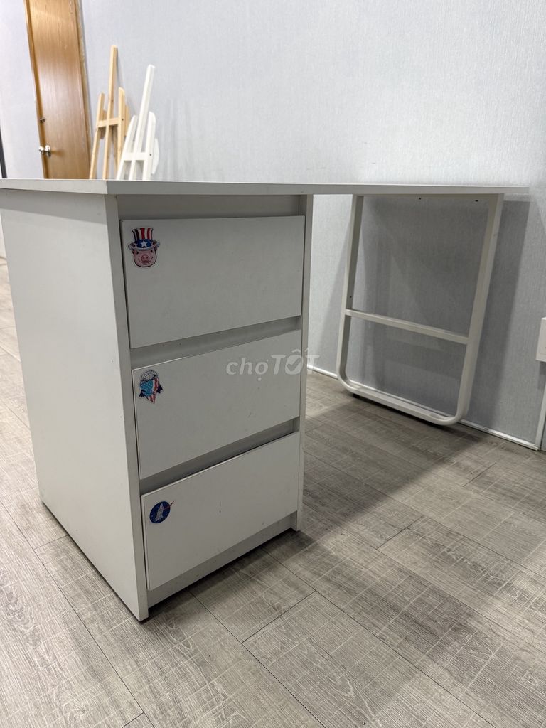 Bàn làm việc IKEA Gỗ Trắng đã qua sử dụng. Mua bán Bàn ghế tại Quận 7 Tp Hồ Chí Minh được đăng bởi Gia Nghi hình 1
