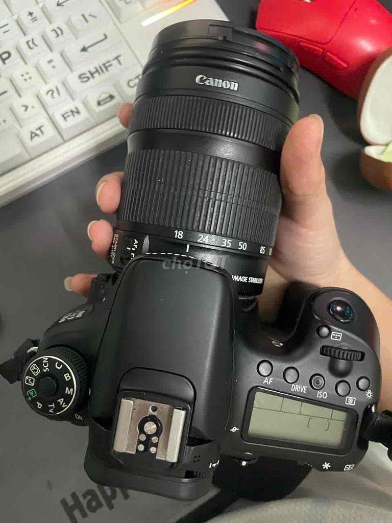 Máy ảnh Canon EOS 70D DSLR APS-C 18-135mm. Mua bán Máy ảnh, Máy quay tại Thành phố Thủ Dầu Một Bình Dương được đăng bởi Sốp Sốp hình 1