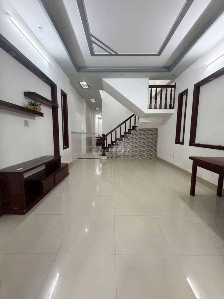 Nhà 3 phòng ngủ hẻm Trần Quang Diệu 6tr/tháng