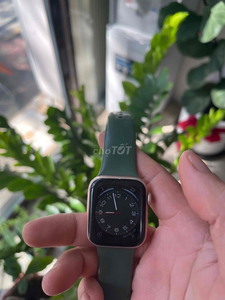 Bán Apple Watch Series 5 40mm Vàng hồng, Zin. Mua bán Thiết bị đeo thông minh tại Thành phố Vũng Tàu Bà Rịa - Vũng Tàu được đăng bởi Nguyễn Văn Thành hình 1