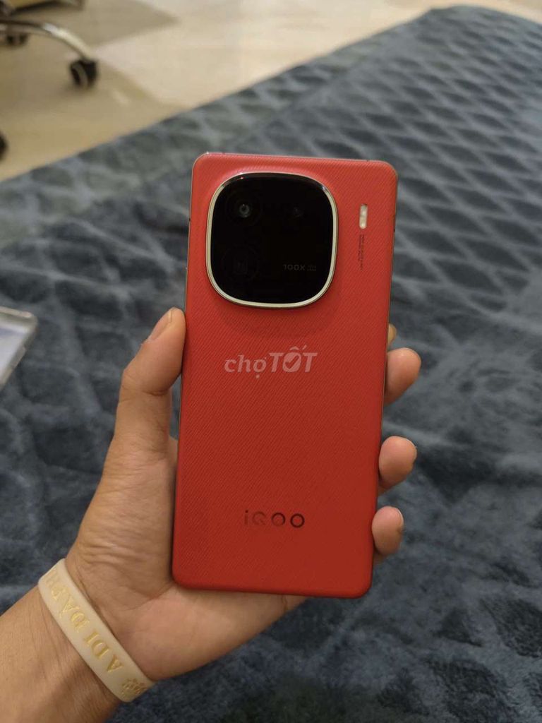 IQOO 12 12GB/256GB Đỏ. Mua bán Điện thoại tại Thành phố Bắc Ninh Bắc Ninh được đăng bởi Cong Vinh hình 1