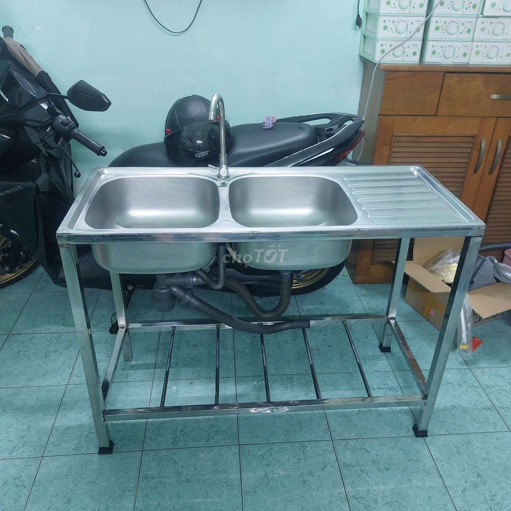 Bồn rửa chén Inox 2 hộc 1 máng. Mua bán Dụng cụ nhà bếp tại Quận Tân Phú Tp Hồ Chí Minh được đăng bởi LÊ THƯ hình 1