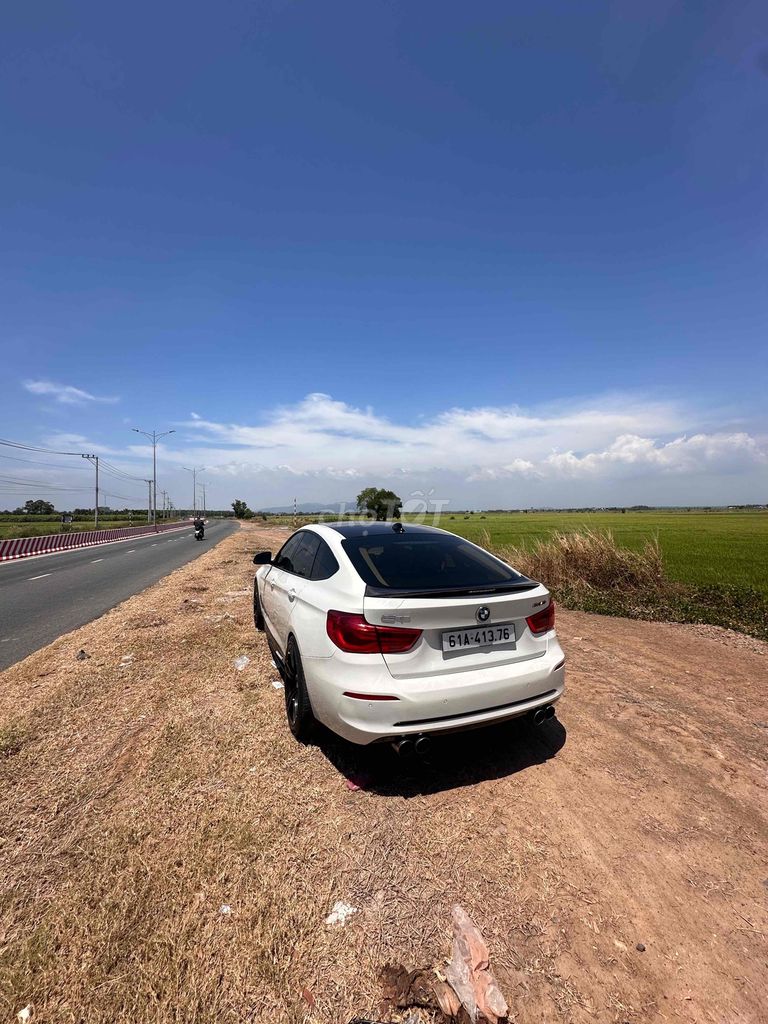 BMW 3 Series 2016 320i GT - 90000 km