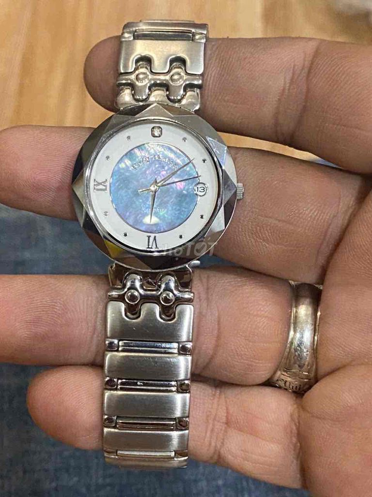 Đồng hồ đeo tay nữ Royal Montres