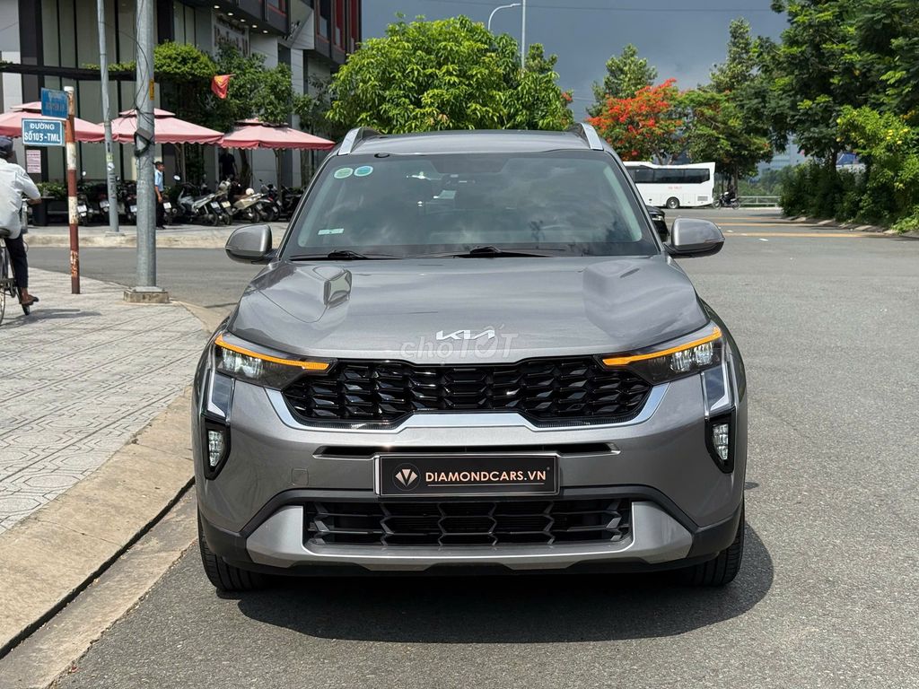 Kia Sonet серый 5-местный автомат