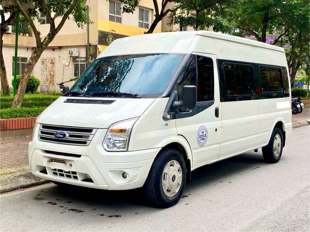 Ford transit sản xuất 2017 bản 10 chỗ