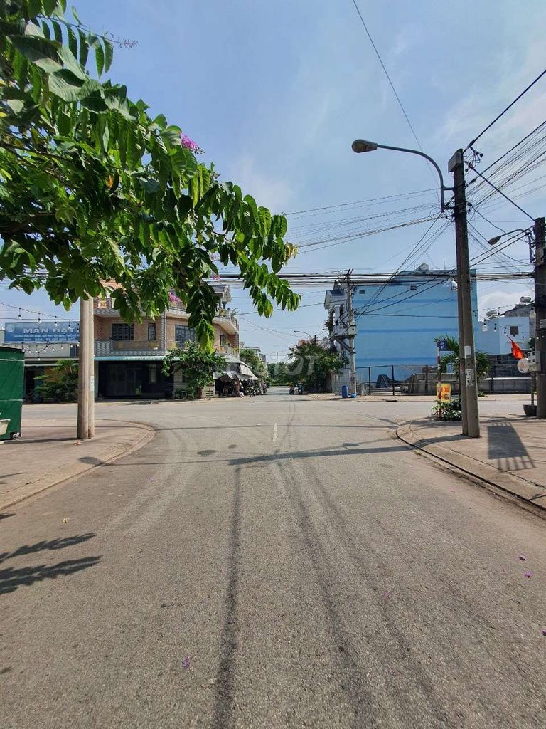 Nhà phố 1 trệt 2 lầu mặt tiền kinh doanh KDC Bình An gần ngã 3 Tân Vạn