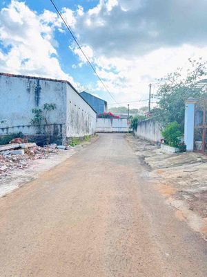 Cần tiền bán 1 Lô đất hẻm lạc long quân, p Thắng Lợi, Tp Pleiku. Mua bán đất tại Thành phố Pleiku Gia Lai được đăng bởi Minh Hoàng 