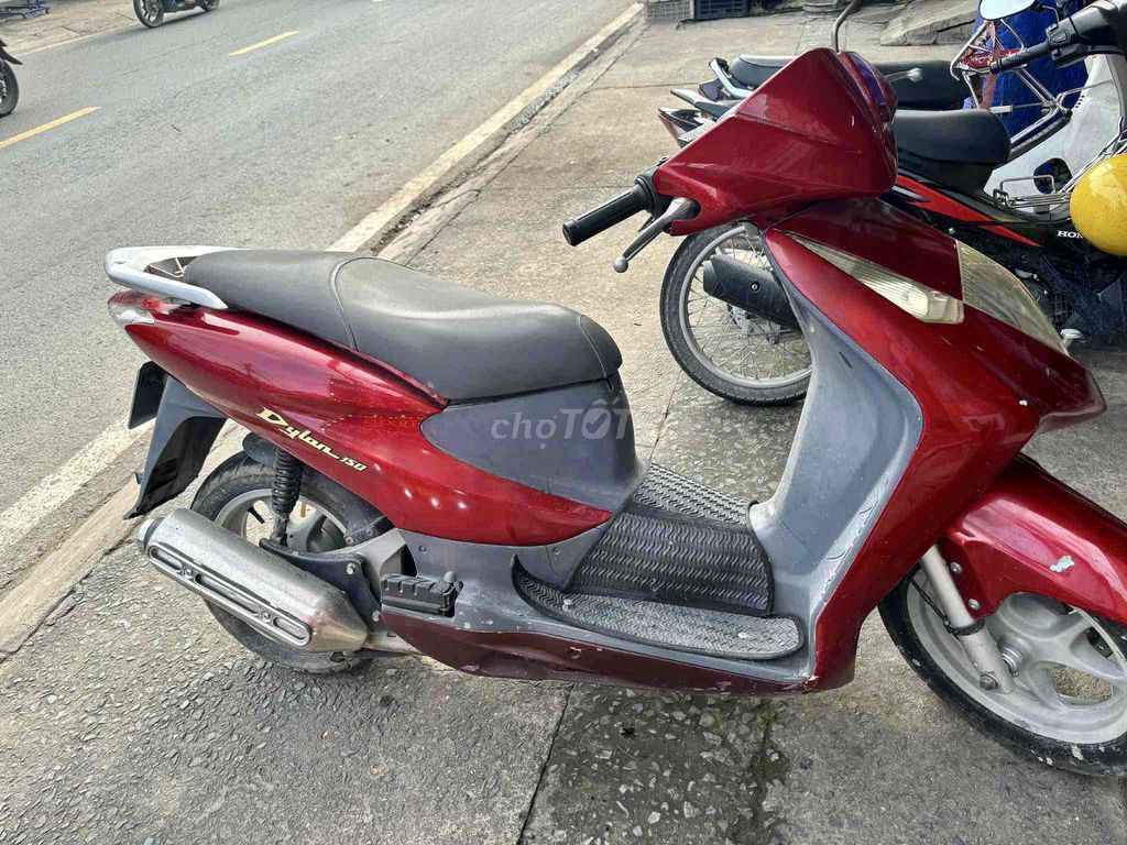 🌈📍Bán Xe DYLAN 2005 máy Zin sơn zin hoạt động tốt. Mua bán Xe máy tại Quận Tân Phú Tp Hồ Chí Minh được đăng bởi A Đạt hình 2