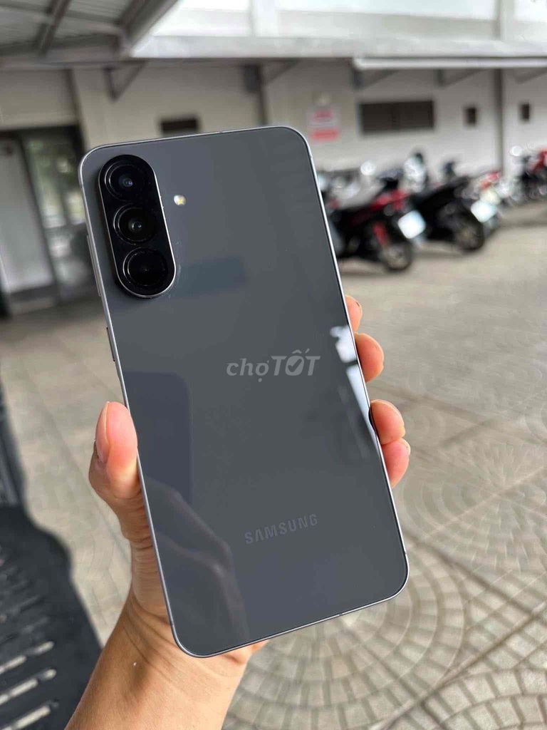 Samsung A56 5G. Zin keng . Ram : 8-128 Gb . Giá :. Mua bán Điện thoại tại Thành phố Buôn Ma Thuột Đắk Lắk được đăng bởi Hoàng Thuỳ hình 1
