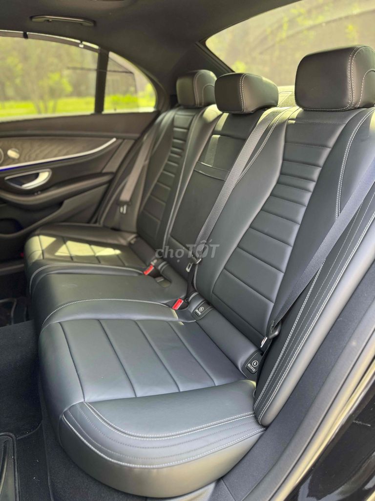 Mercedes E300 AMG 2021 Trắng/Đen 57.000 km. Mua bán Ô tô tại Quận 7 Tp Hồ Chí Minh được đăng bởi Hoàng Thọ hình 9